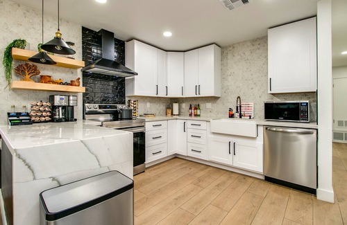 Papago Parkway House | Zen home with heated swimming+ Billiards table+ arcade 15000games+ Play station