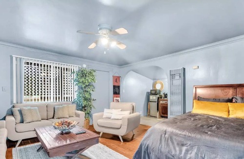 Loomis Cottage | Zen Influenced Cottage in DT Loomis with Complimentary Wine!