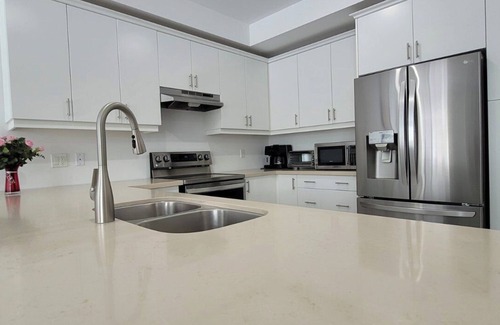 Barrie House | Zen-like Escape, Skiing Canoeing Hiking Nearby in Barrie ON