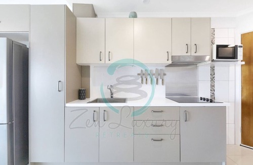 Cullen Bay Apartment | Zen Marina: Bayview ~ Balcony ~ Executive Suite