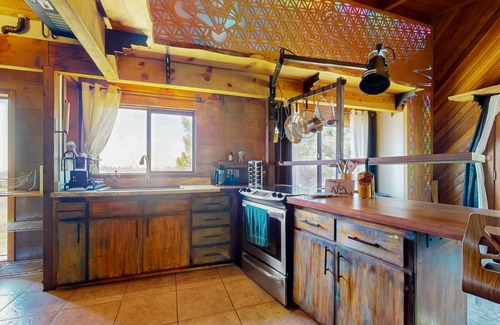 Chico House | Zen Mountain Retreat hideaway with sweeping views, outdoor space, & W/D