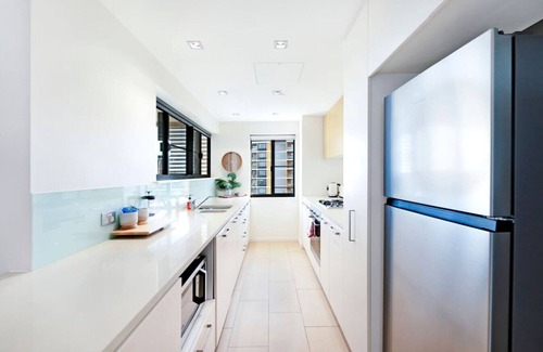 Darwin City Centre Apartment | Zen Oceania : Moon Dunes ~ Gulf View ~ BBQ ~ Pool