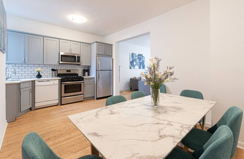 The Heights House | Zen Private House for Family 4 BR 3 BA