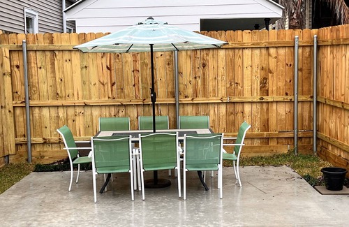 West Riverside Apartment | Zen Retreat great location - Tulane & Loyola - off Magazine St.