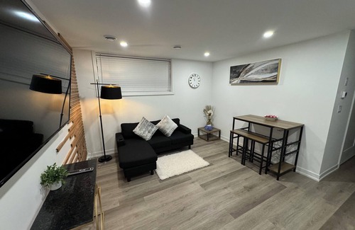 Niagara Falls Apartment | Zen Retreat-Your PeacefulEscape