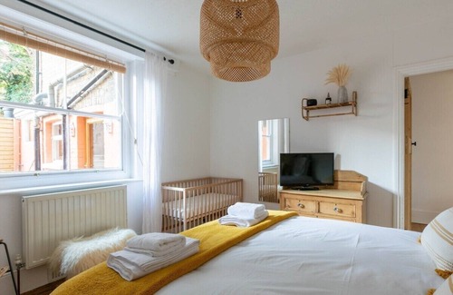 Cliftonville Condo | Zen Spa Apartment ~ Soaking Bath & Shower for 2