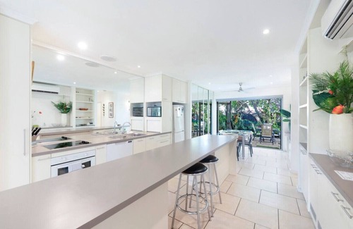 Larrakeyah Apartment | Zen Treetops: Private Pool ~ Outdoor Dining
