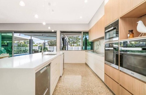 Fannie Bay Villa | Zenhouse - Luxury 5-BR Holiday Home + Pool + BBQ