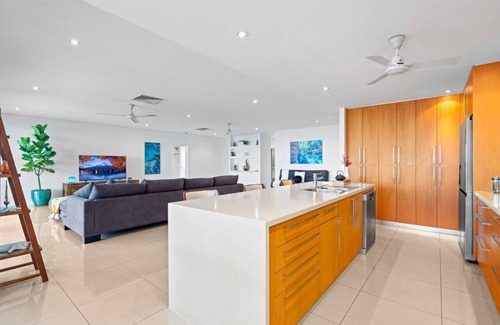 Darwin City Centre Apartment | ZenLux: 4BR Waterfront Penthouse Pad 270° Panoroma