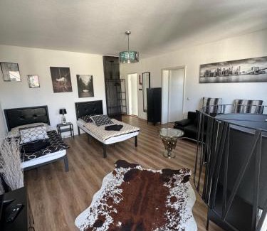 Marienthal Ost Apartment | Zentrale Lage - 2 Einzelbetten - Waschmaschine - Badewanne - WLAN - Netflix - 5min zum Bahnhof