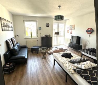 Marienthal Ost Apartment | Zentrale Lage - 2 Einzelbetten - Waschmaschine - Badewanne - WLAN - Netflix - 5min zum Bahnhof