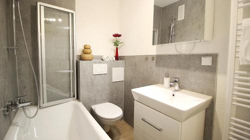 Wurzburg City Centre Apartment | Zentrale Stadtwohnung - direkt am Main, Park-Ausblick