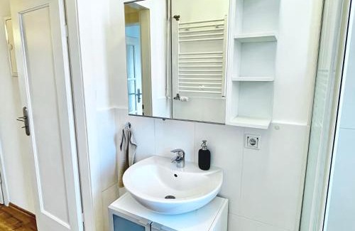 Mitte Apartment | Zentrales City Apartment bis 4 Personen mit Küche und Wohnzimmer - 54m²