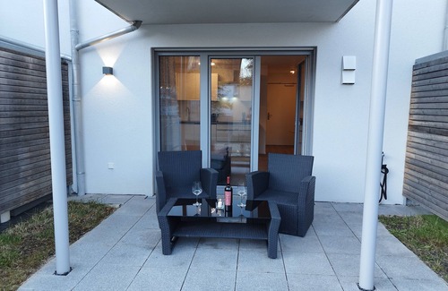 Dachau District Apartment | Zentrales, Helles und neu Möbliertes Apartment Nähe S-bahn