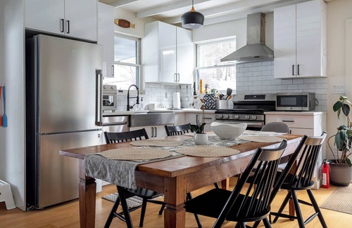Livingston Manor House | Zenwood Manor: Modern Cottage w/Woodstove+Firepit