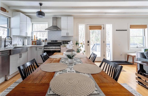 Livingston Manor House | Zenwood Manor: Modern Cottage w/Woodstove+Firepit