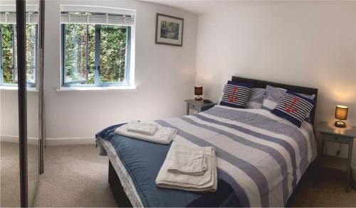 Fowey Apartment | Zephyr - Bright Modern Apartment for Two
