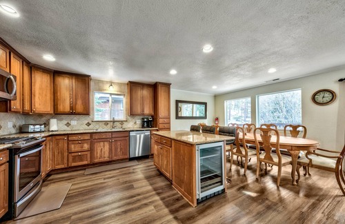 Round Hill Village House | Zephyr Cov 5BR4BA -Pool,Spa,Steam Rm,5 Min 2 Ski