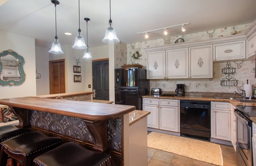 Winter Park Apartment | Zephyr Mountain Lodge, Condo | Top Floor w/Views of Ski Slopes and Gondola Access (Premium-Rated Condo 2701)