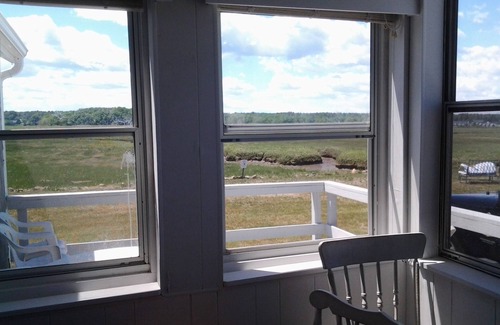 Wells Beach Cottage | Zephyr- Quiet cottage on the marsh, shopping, beaches, eats and more