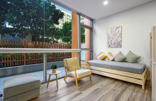 Zetland Apartment | Zetland near Shops & Train with Gym&Pool for 6ppl