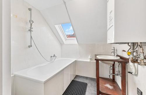 Stuttgart Apartment | ZF03 Apartment für Monteure Stuttgart Zuffenhausen - weitere Schlafzimmer für zusätzliche 15 Personen im Haus vorhanden und an weiteren Standorten LS-CrewComfort