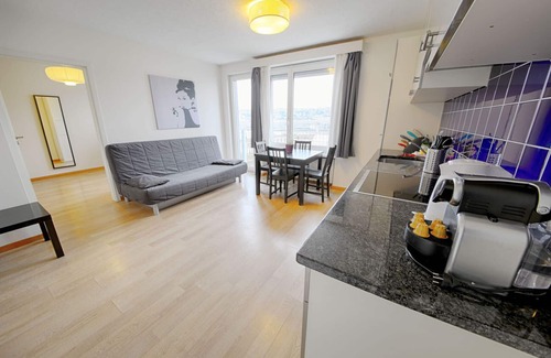 Center Apartment | ZH Indigo - Letzigrund HITrental Apartment