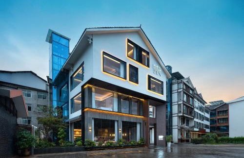 Wulingyuan Hotel | Zhangjiajie National Park RU Hotel-Free one way pick up service over 2 night,Free fresh coffee,Attraction Tickets Serivce in advance