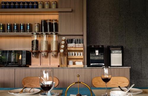 Wulingyuan Hotel | Zhangjiajie National Park RU Hotel-Free one way pick up service over 2 night,Free fresh coffee,Attraction Tickets Serivce in advance