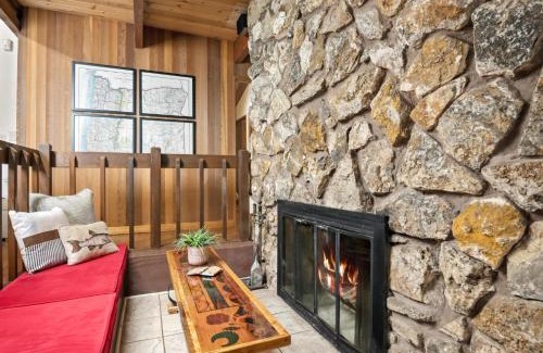 Rhododendron House | Zigzag Basecamp