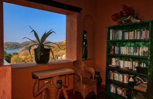 Ixtapa - Zihuatanejo Villa | Zihua Penthouse. View from the top of the world. Dipping pool. Casa Q Ve al Mar.