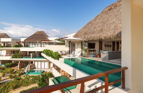 Ixtapa Villa | Zihuatanejo's Hidden Gem – 4BR Beach Penthouse
