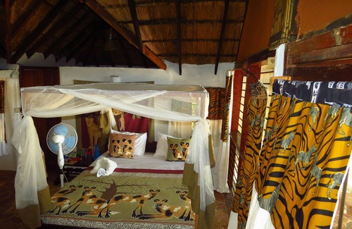 South Luangwa National Park Cabin | Zikomo Safari Lodge