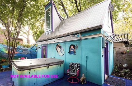 Zilker House | Zilker's Peaceful Haven-Fun, Funky, and Colorful