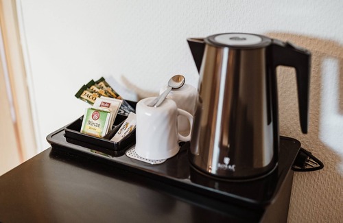 Rotacker Apartment | Zimmer 10 - Rebentisch - Hotel Ferienwohnungen Restaurant