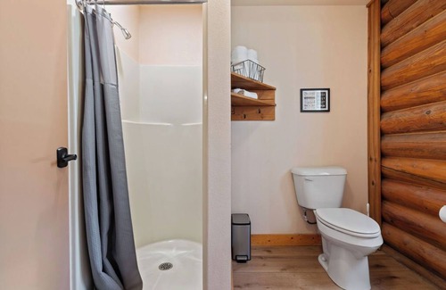 Duck Creek Village Hotel | Zion Canyon King Suite Close to Zion & Bryce
