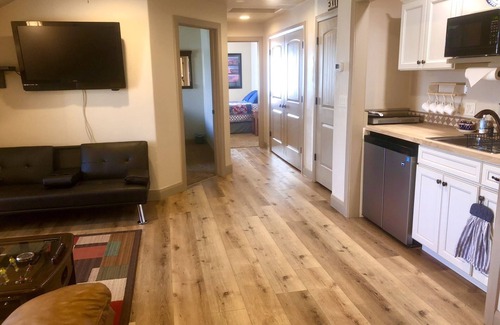 Hurricane House | Zion getaway duplex style home 4 bedroom 2 bathroom next to sand hollow and Zion