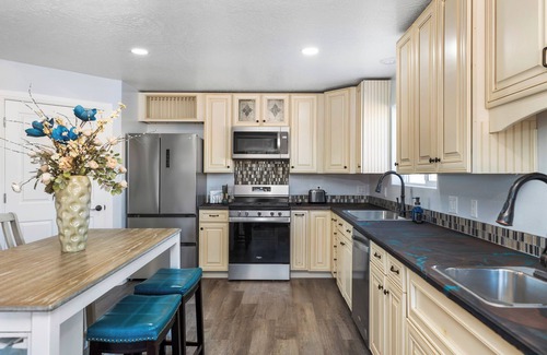 Colorado City House | Zion Luxury Retreat: Sauna, Hot tub, and Views