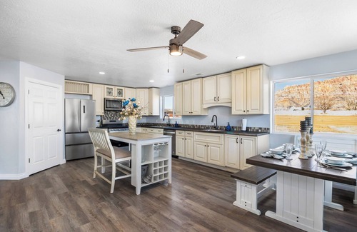 Colorado City House | Zion Luxury Retreat: Sauna, Hot tub, and Views