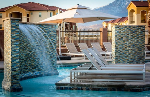 Hurricane House | Zion Park Views-Backyard Heated Swim Spa+Hot Tub + Putting Green - Near Zion