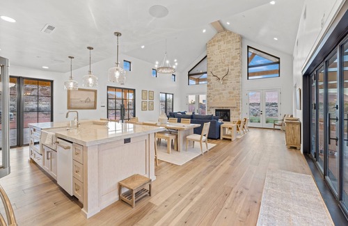 Virgin Apartment | Zion Rivefront Farmhouse