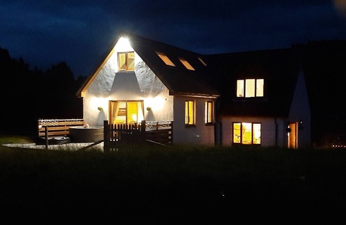 Alvie House | Zippity-Do-Da House, 4 Bedroom, 4 Bathroom, Cinema Room and Hot Tub.