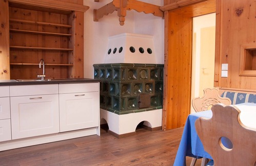 Prutz Apartment | Zirbenwohnung Haus Rose: The cozy family and pet vacation apartment.