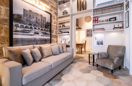 Palermo Apartment | Zisa Suite renovated apartment within walking distance of downtown!