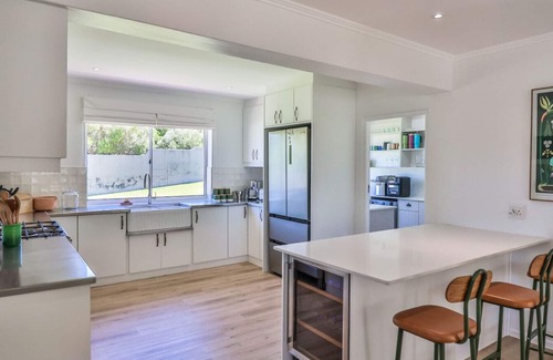 Onrus House | Zo'luha - Spacious family home | Mountain View