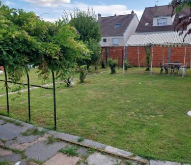 Savigny-sur-Orge Bed & Breakfast | Zoe 1