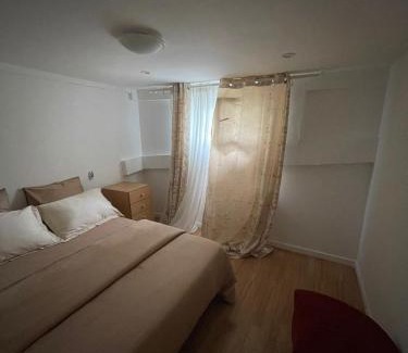 Savigny-sur-Orge Bed & Breakfast | Zoe 1