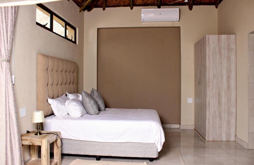 Pyramid Cabin | Zoe Bush Lodge