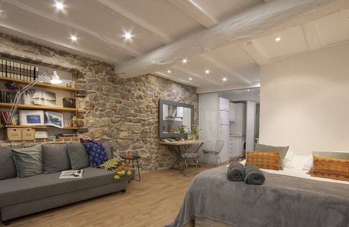 Old Town Apartment | "ZOE": COZY STUDIO IN THE POLULAR OLD QUARTER.
