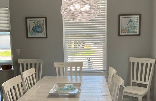Emerald Waters Village House | Zoe's Place- Pet Friendly close to the beach 5 Bedrooms 4.5 Baths
